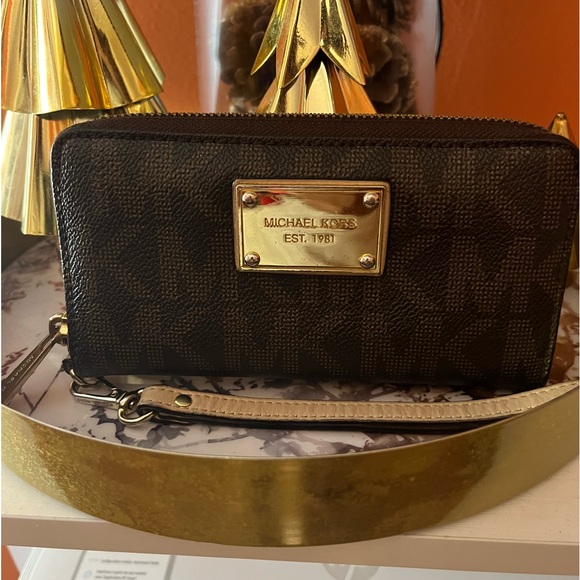 Michael Kors Bags Michael Kors Jet Set Travel Phone Casewallet Poshmark